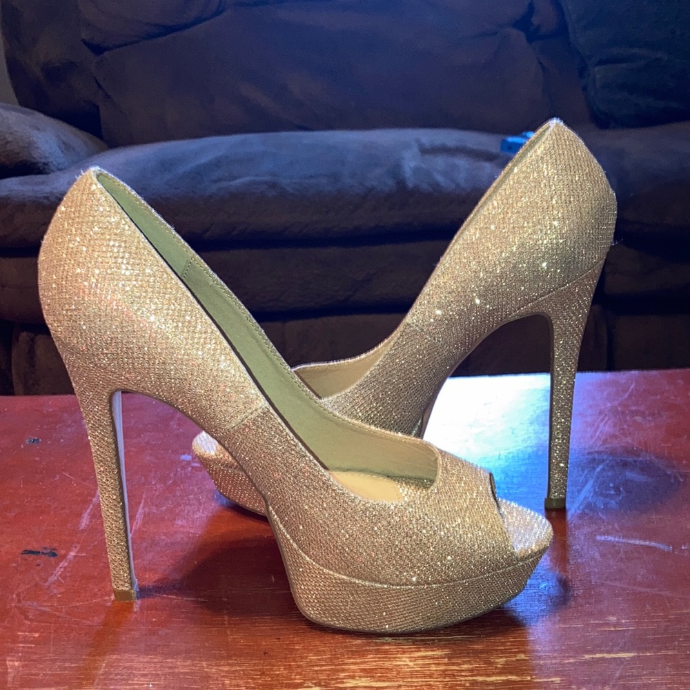 Truffle collections size 8.5 peep toe gold glitter heels